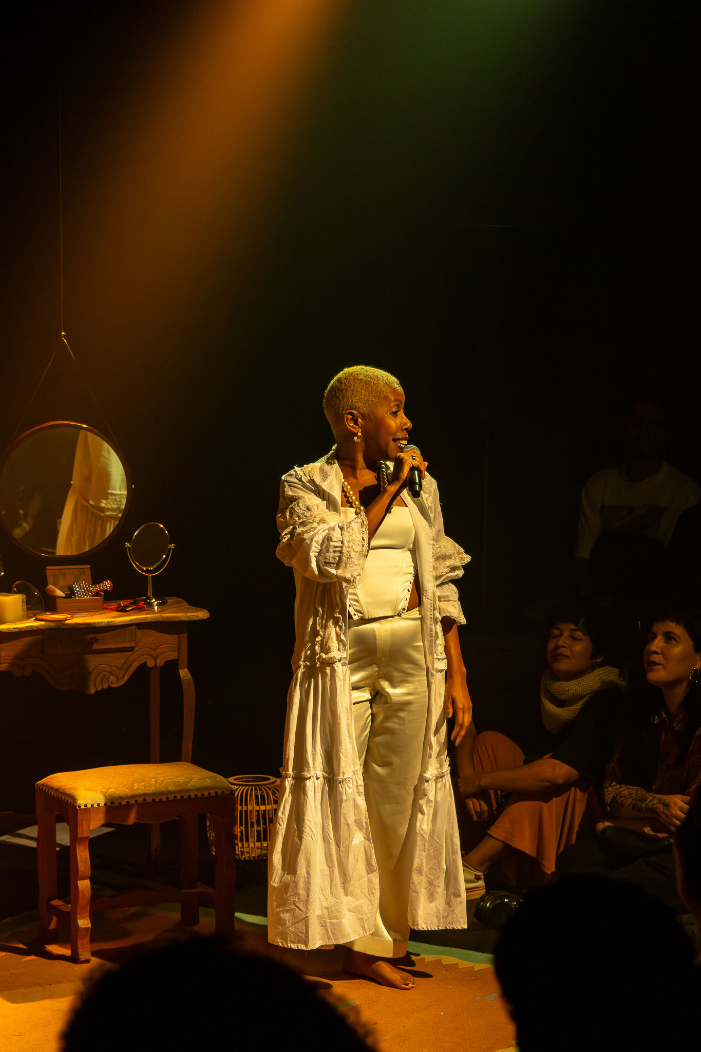 ELAINE AUGUSTA - Cantora